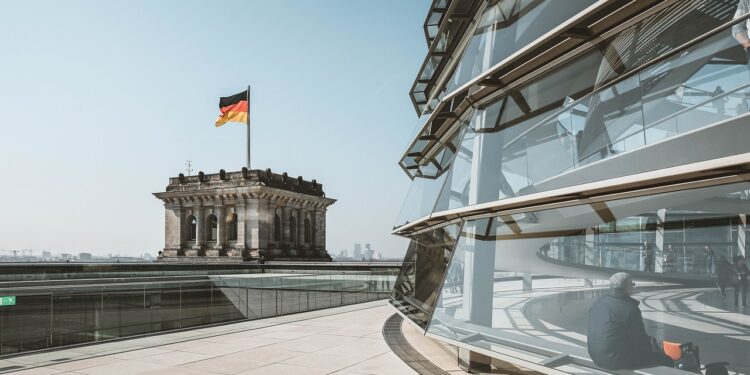 Se supone que Alemania es el ejemplo perfecto de la renovación democrática, la prueba de que las naciones pueden redimirse y decir en serio: “Nunca más”. Foto: Pixabay.