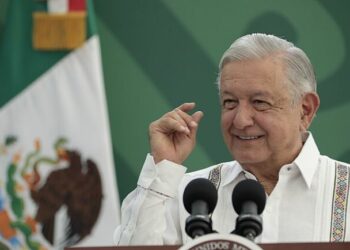 Mientras el enojo y la frustración sigue devorando a algunos medios, comentaristas y actores sociales y políticos, el México que deja Andrés Manuel López Obrador sube 11 escalones en el ranking mundial de la felicidad, ocupando el lugar 25. Foto: Wikimedia.