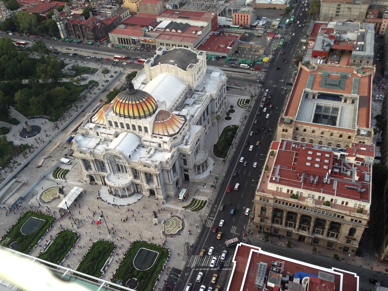 Si a los mexicanos nos preguntaran ¿cuál es el edificio público más hermoso y más representativo del país?, es muy probable que la mayoría nos inclinaríamos por señalar al Palacio de Bellas Artes. Foto: Pixabay.