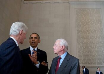 Los Clinton y los Obama son actualmente los jefes de facto de la facción centrista, y Biden y Harris fueron sus designados. Foto: Wikimedia.