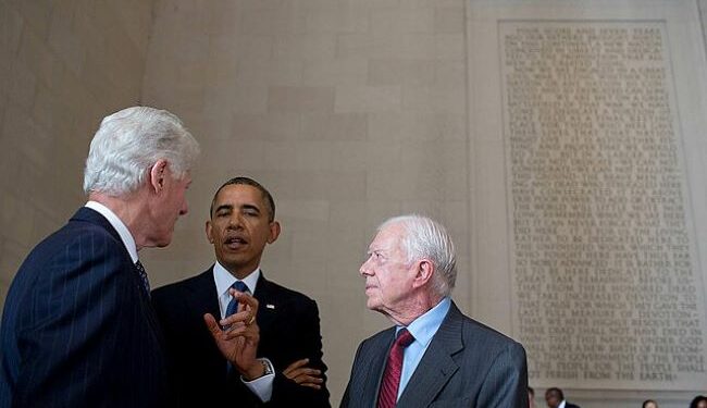 Los Clinton y los Obama son actualmente los jefes de facto de la facción centrista, y Biden y Harris fueron sus designados. Foto: Wikimedia.