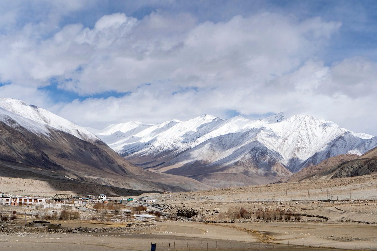 El derretimiento de los glaciares amenaza con causar daños irreversibles a las comunidades cercanas y a las economías locales, pero también generaría inestabilidad en todo el mundo. Foto: Pixabay.